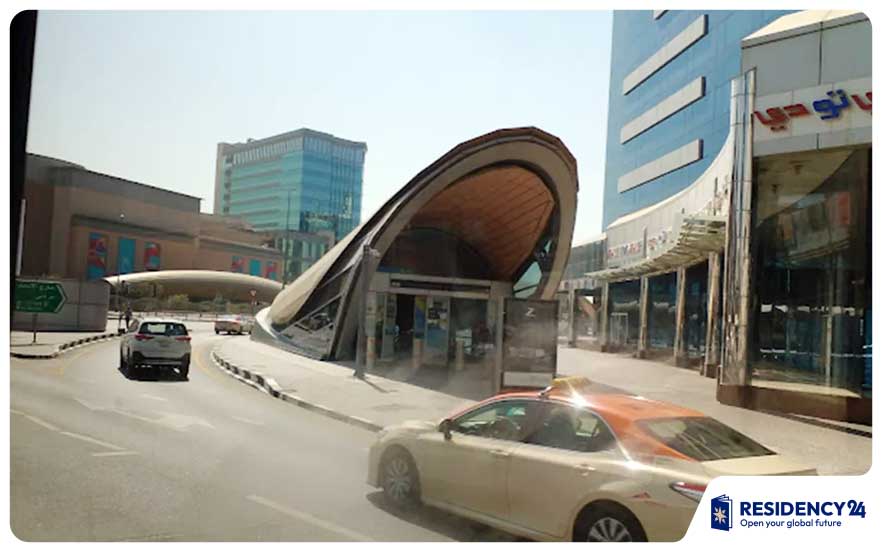 Deira-Dubai-street-and-metro-station.jpg