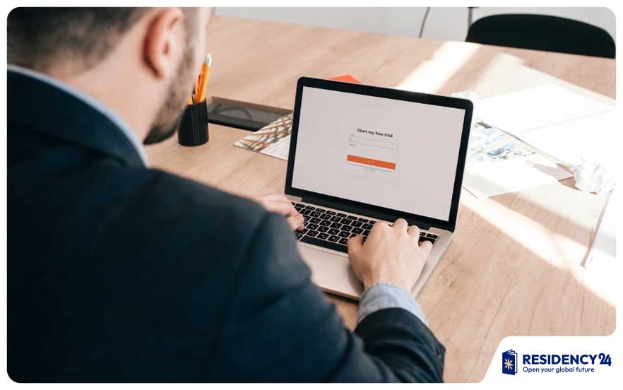 UAE-business-digital-banking-entrepreneur-laptop.jpg