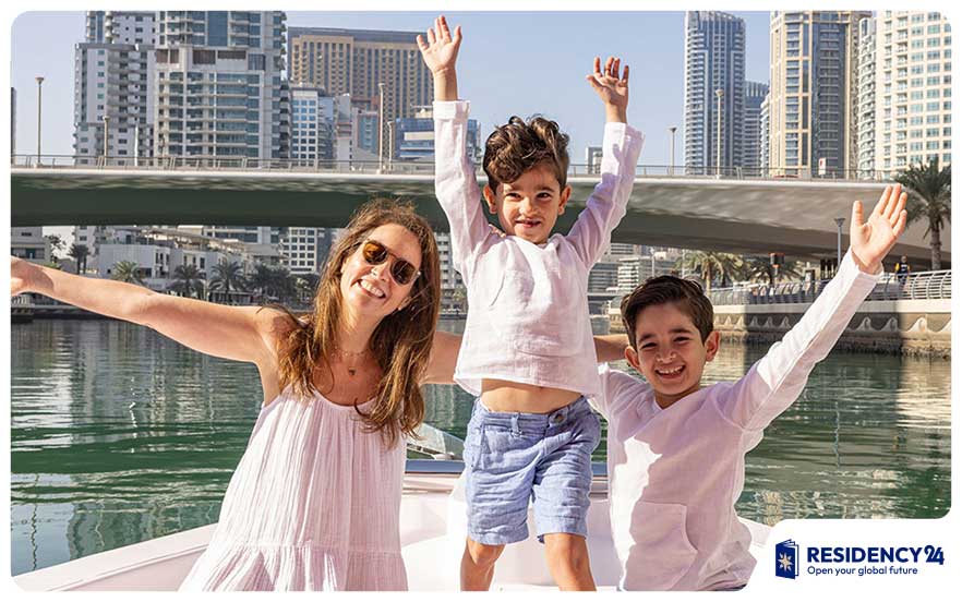 happy-family-Dubai-Marina.jpg