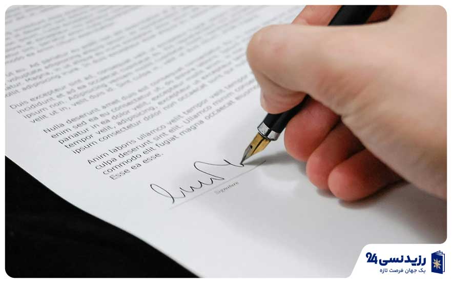 signing-property-contract-Dubai.jpg