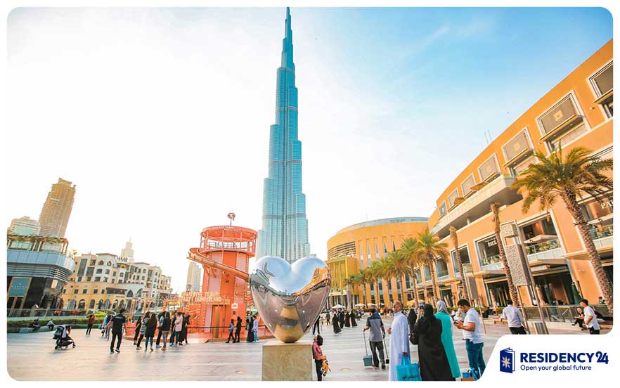 Tourists-visiting-Dubai-landmarks-and-luxury-hospitality-services.jpg