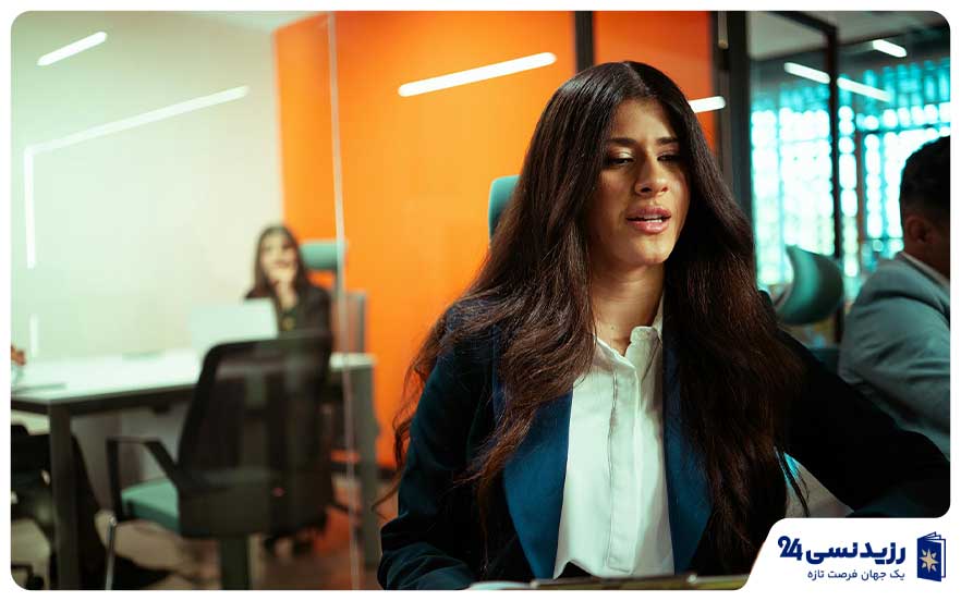 Expat-employee-working-in-Oman-office.jpg