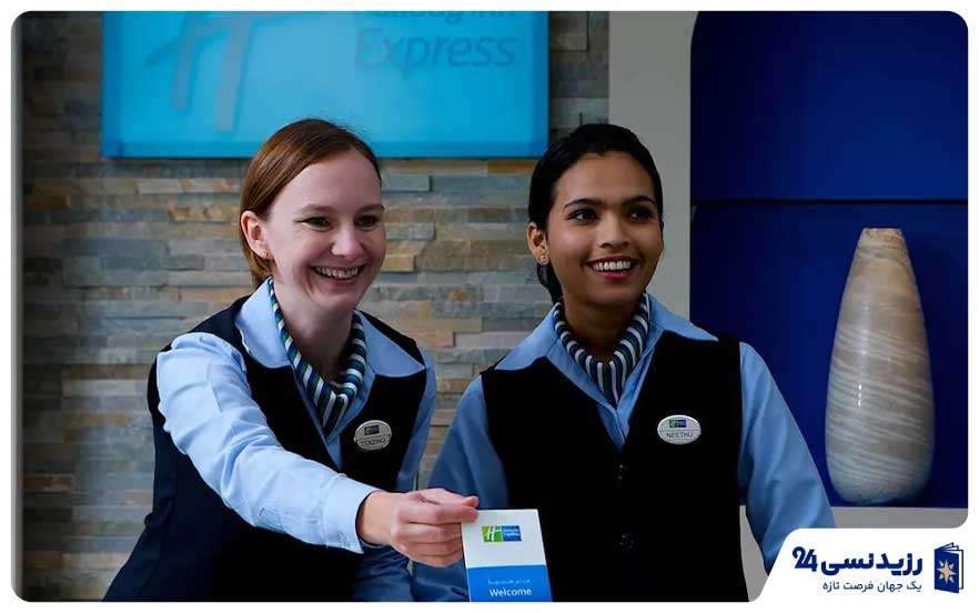 Dubai-hotel-reception-staff.jpg