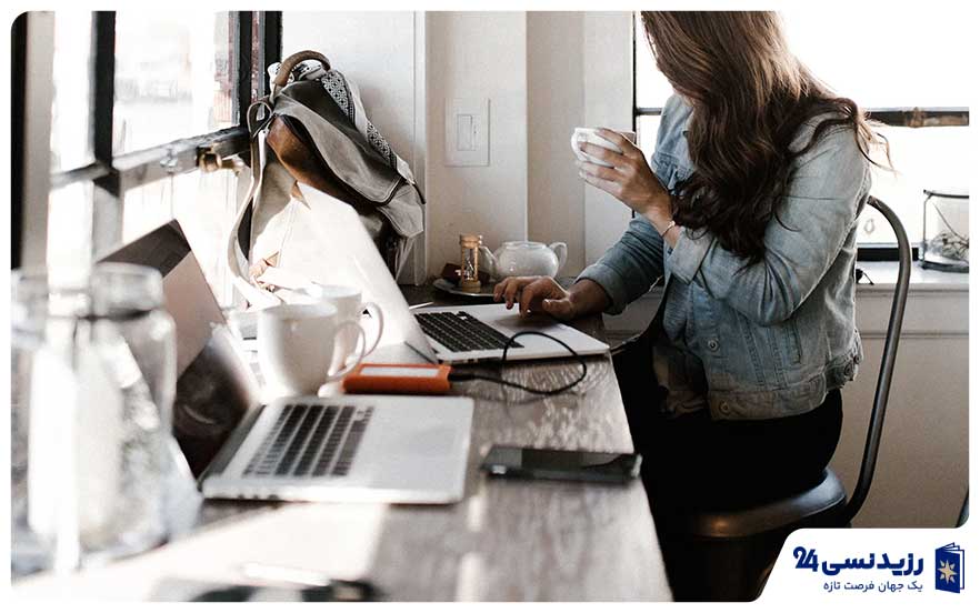 freelancer-working-laptop-Dubai-cafe.jpg