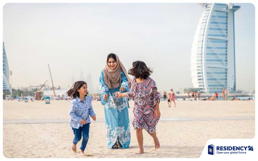 family-living-in-Dubai-expats-lifestyle.jpg